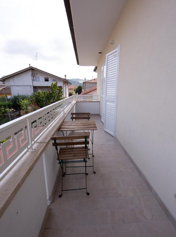 Aria Di Sale Bed and Breakfast Martinsicuro Buitenkant foto